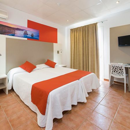 Hostal Adelino Сан-Антонио-Абад Экстерьер фото
