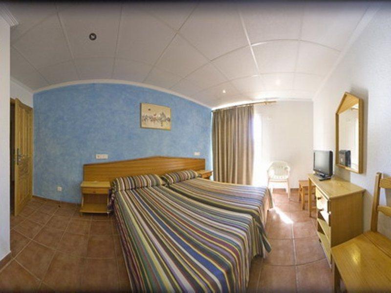 Hostal Adelino Сан-Антонио-Абад Экстерьер фото