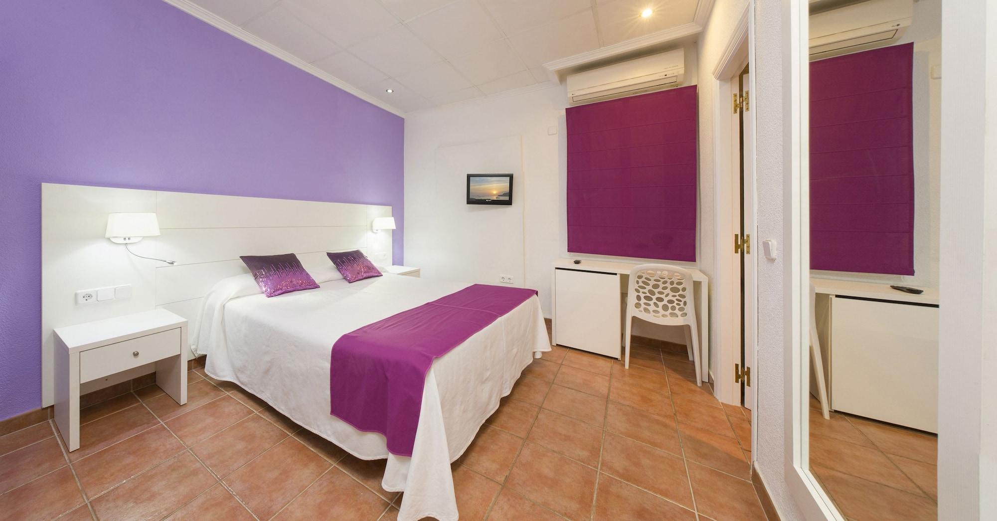 Hostal Adelino Сан-Антонио-Абад Экстерьер фото