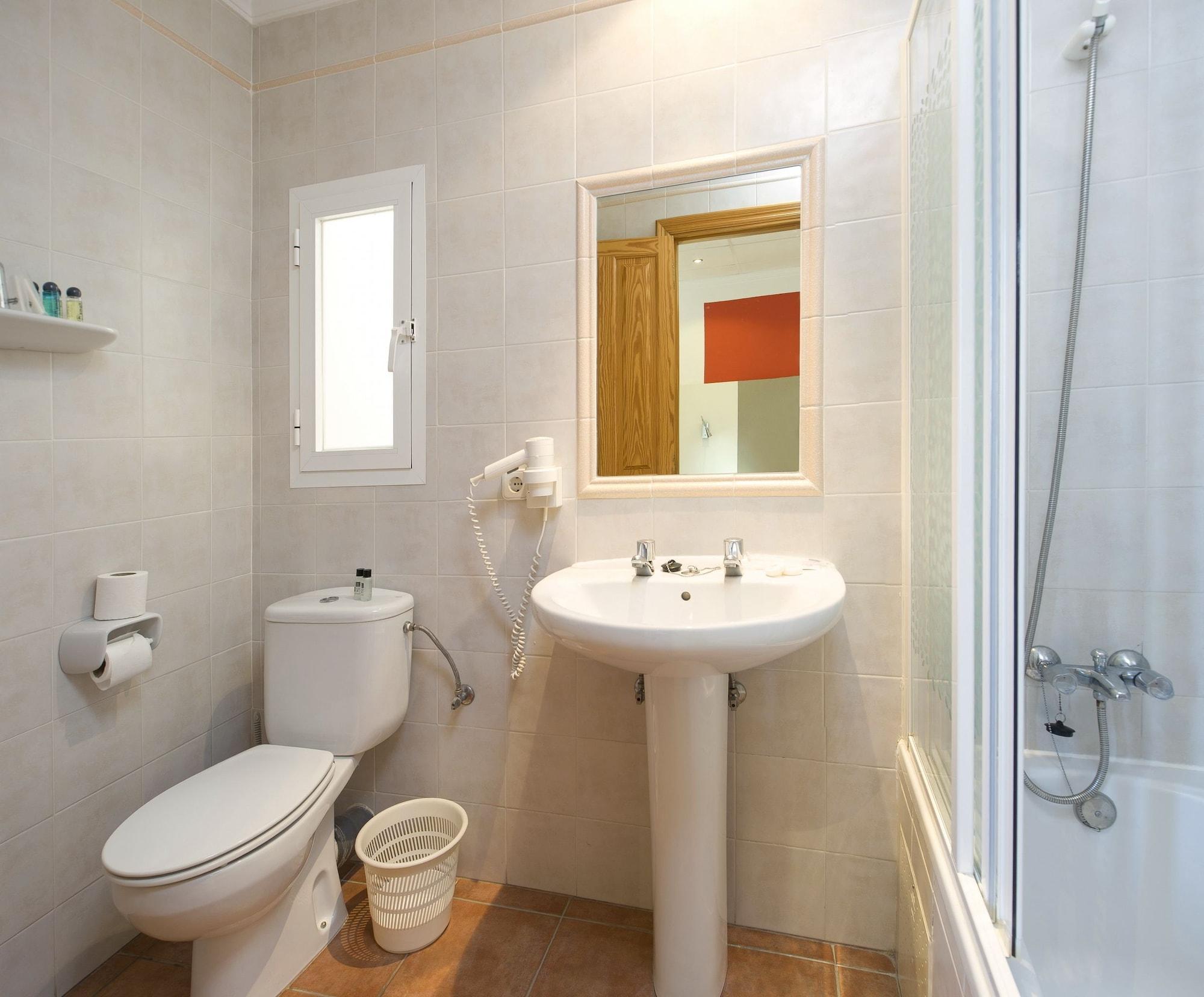 Hostal Adelino Сан-Антонио-Абад Экстерьер фото