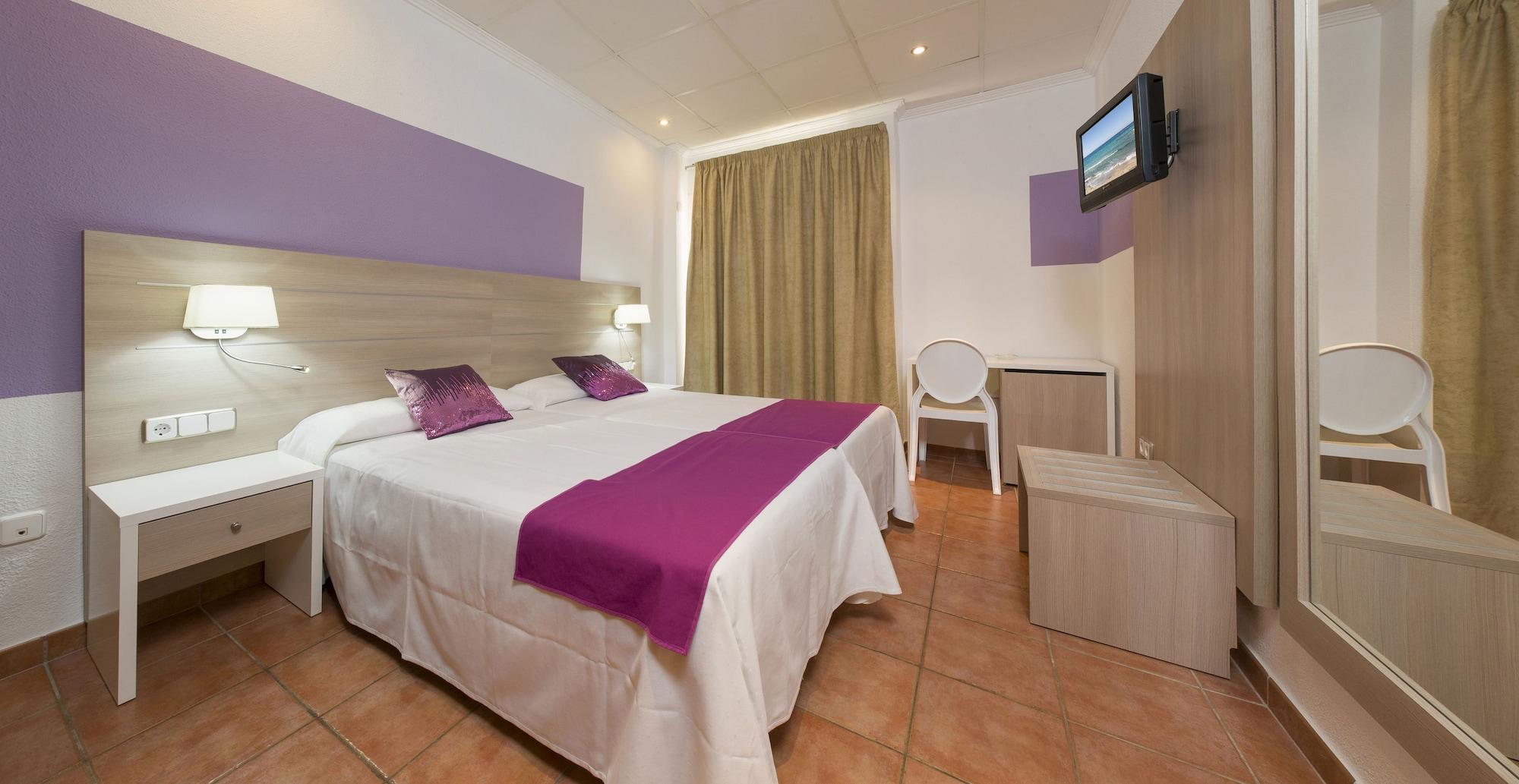 Hostal Adelino Сан-Антонио-Абад Экстерьер фото