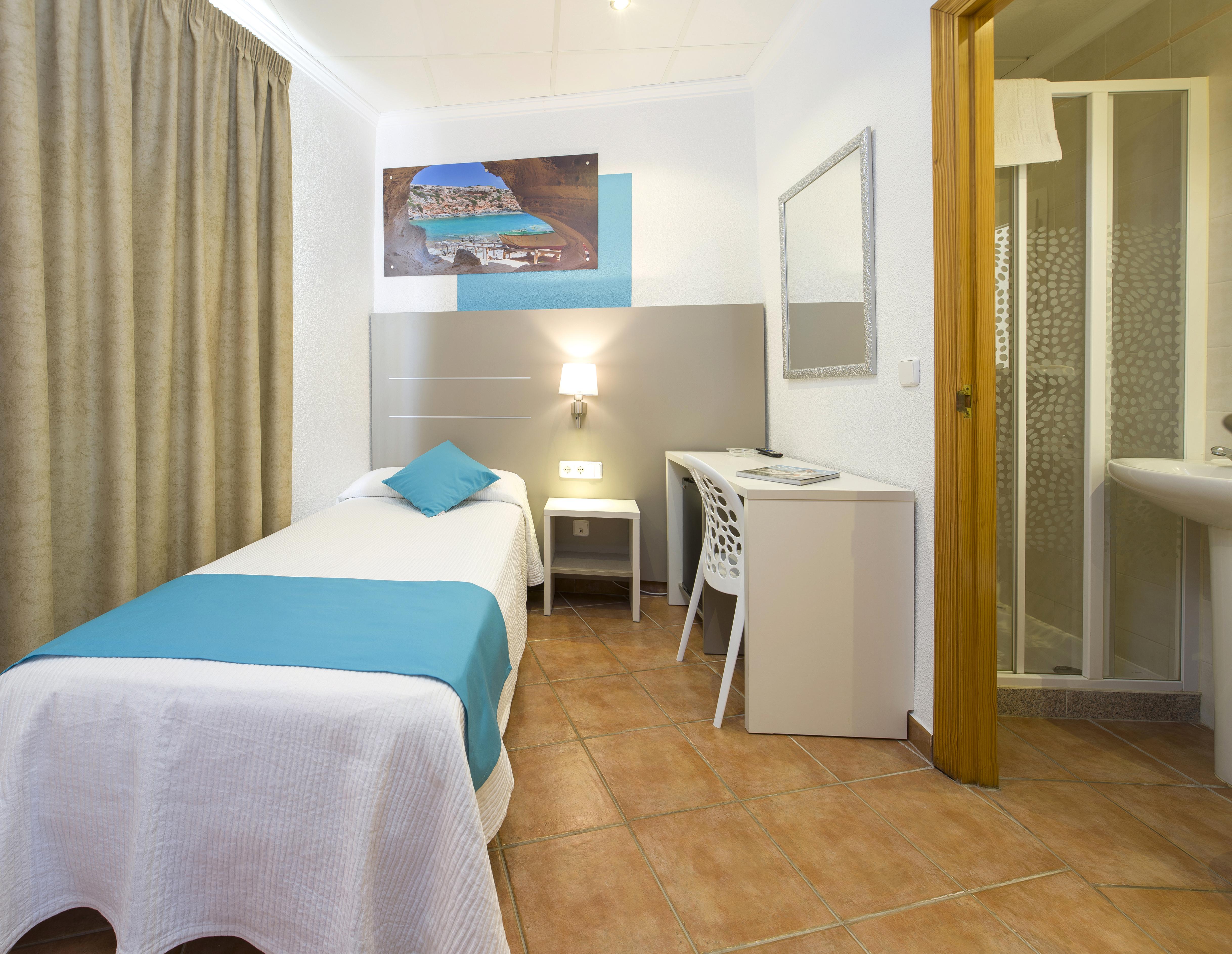 Hostal Adelino Сан-Антонио-Абад Экстерьер фото