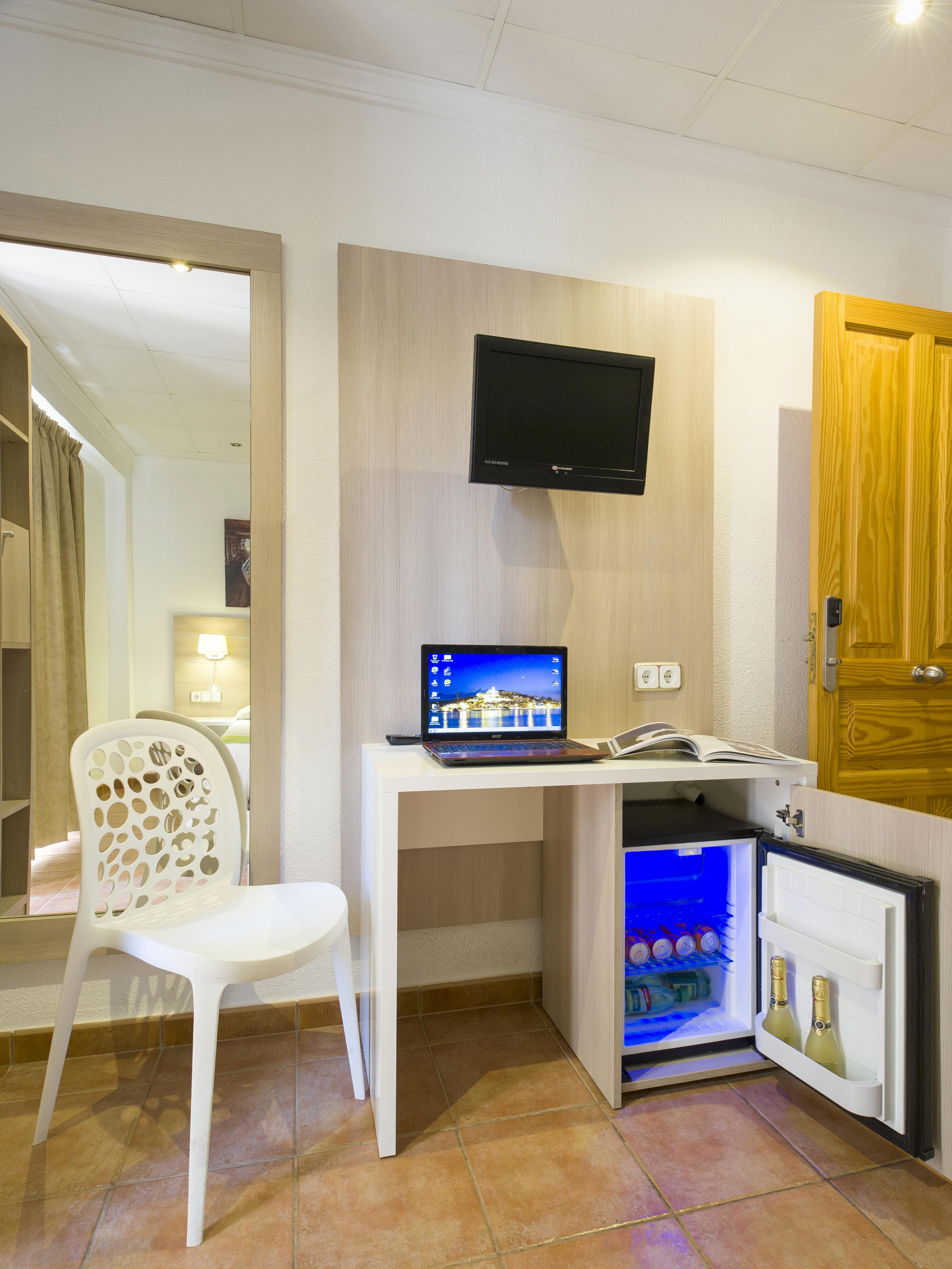 Hostal Adelino Сан-Антонио-Абад Экстерьер фото