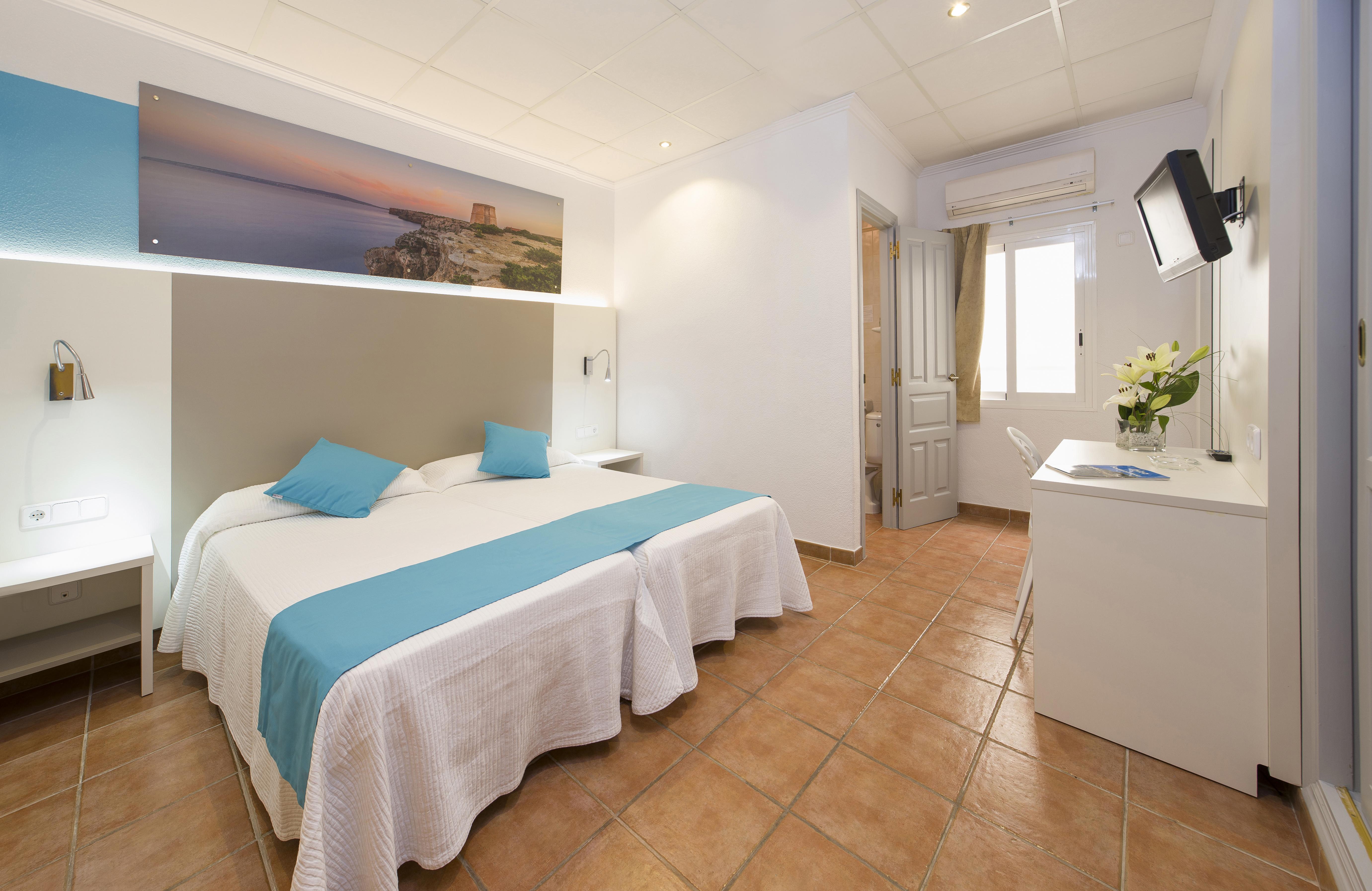 Hostal Adelino Сан-Антонио-Абад Экстерьер фото