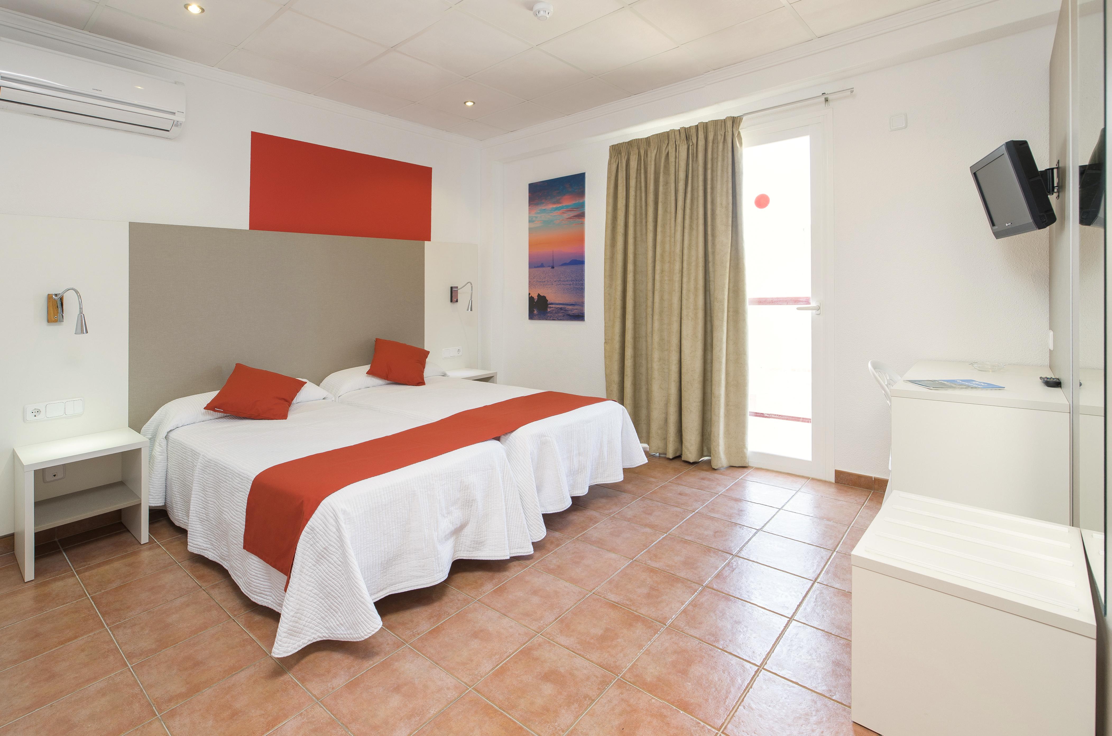 Hostal Adelino Сан-Антонио-Абад Экстерьер фото