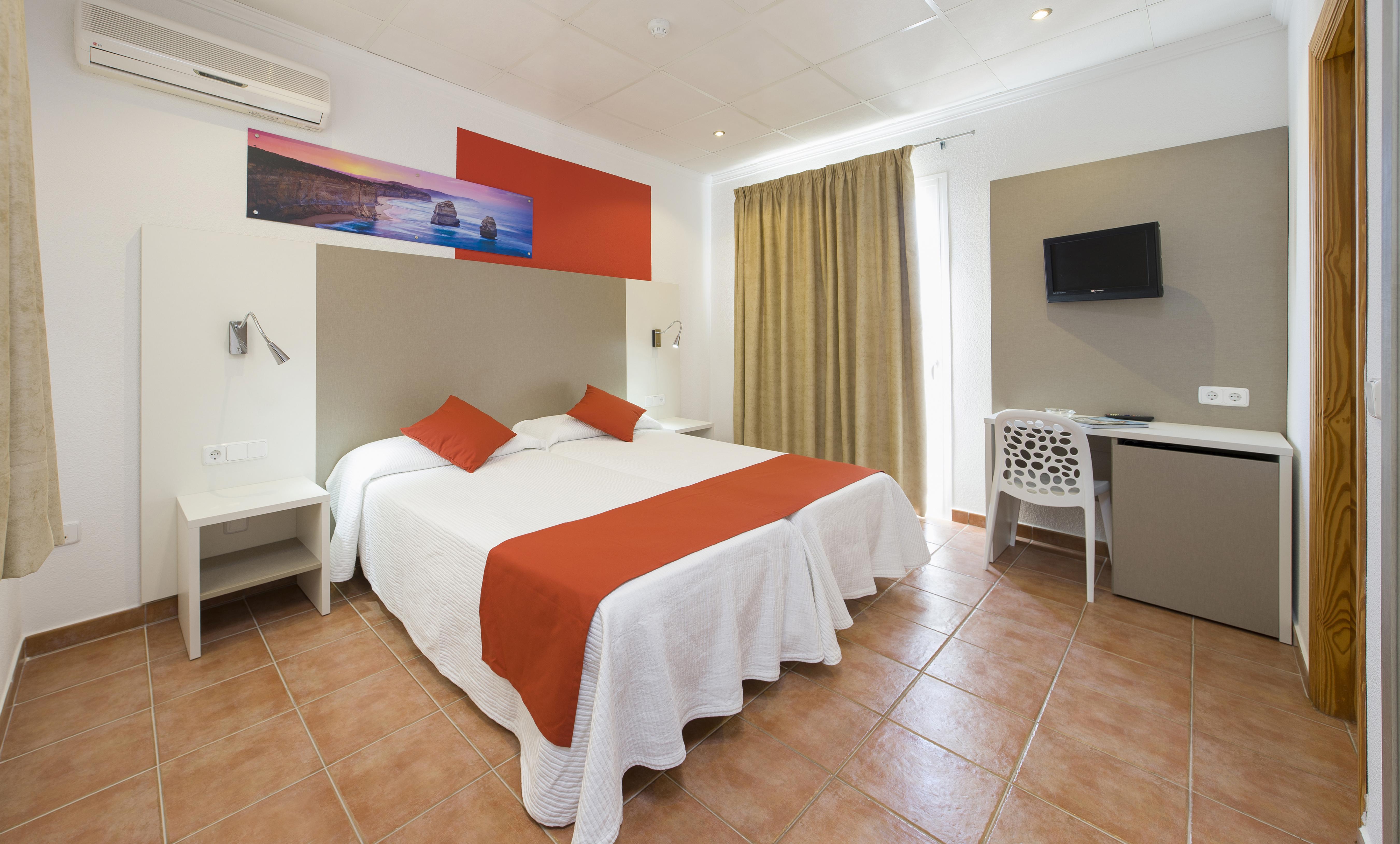 Hostal Adelino Сан-Антонио-Абад Экстерьер фото