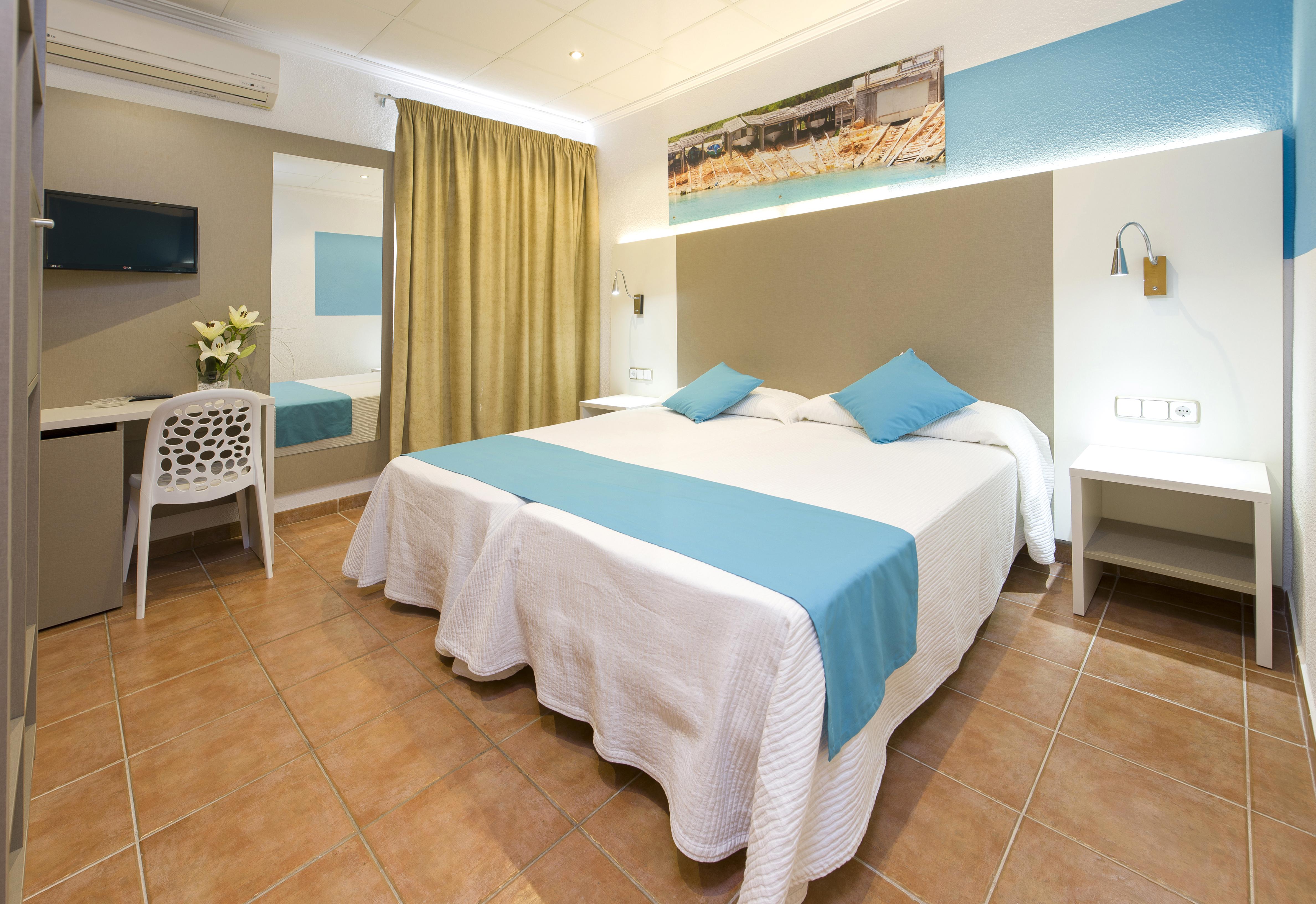 Hostal Adelino Сан-Антонио-Абад Экстерьер фото