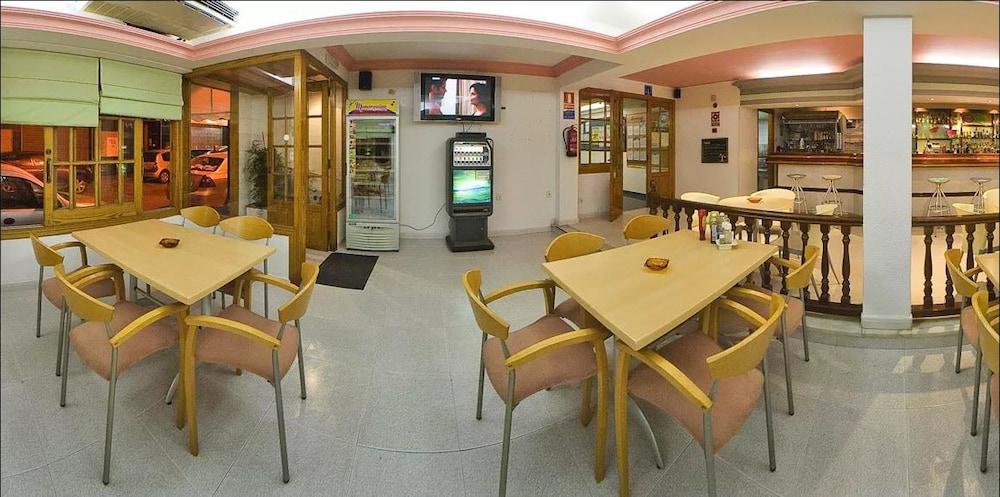 Hostal Adelino Сан-Антонио-Абад Экстерьер фото
