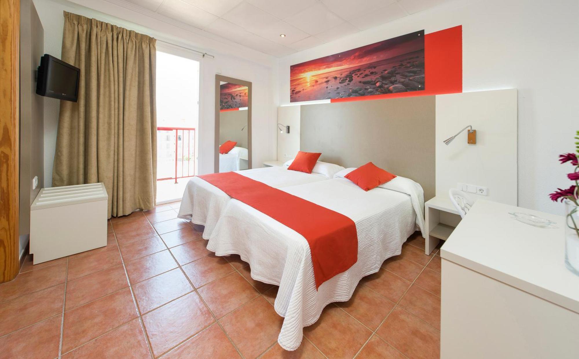 Hostal Adelino Сан-Антонио-Абад Экстерьер фото
