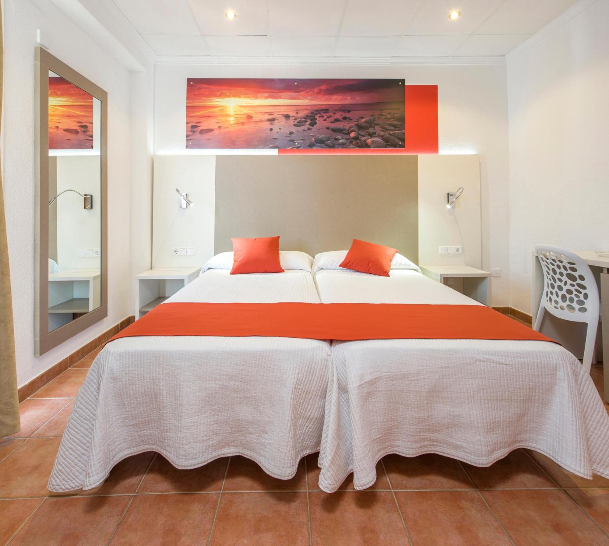 Hostal Adelino Сан-Антонио-Абад Экстерьер фото