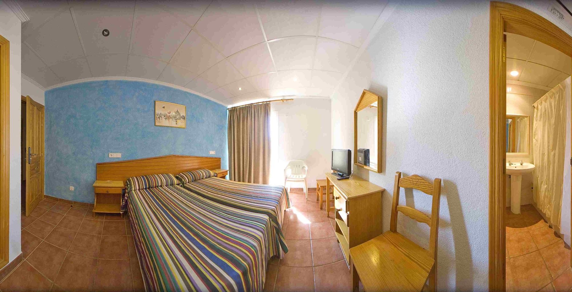 Hostal Adelino Сан-Антонио-Абад Экстерьер фото