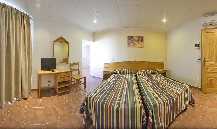 Hostal Adelino Сан-Антонио-Абад Экстерьер фото